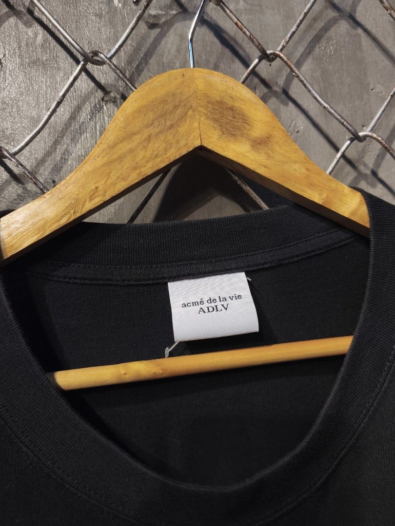 ADLV SHIRT (Category: Tshirts & Polo Shirts ) located in Cainta. Submitted by SmoothDealPH (Listing ID 1467648495, Image 3). Description: ADLV SHIRT DIMES: 23 X 27 COLOR RATE: 9.5/10 GOOD CONDITION COURIER: J&T / LALAMOVE AROUND METRO MANILA LOCATION: PASIG CITY MESSAGE ME IF YOU INTERESTED📩.