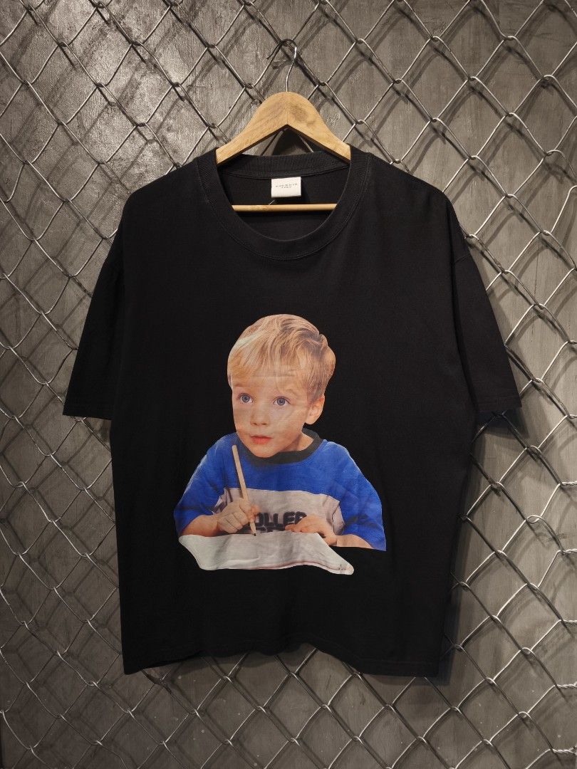 ADLV SHIRT (Category: Tshirts & Polo Shirts ) located in Cainta. Submitted by SmoothDealPH (Listing ID 1467648495, Image 1). Description: ADLV SHIRT DIMES: 23 X 27 COLOR RATE: 9.5/10 GOOD CONDITION COURIER: J&T / LALAMOVE AROUND METRO MANILA LOCATION: PASIG CITY MESSAGE ME IF YOU INTERESTED📩.
