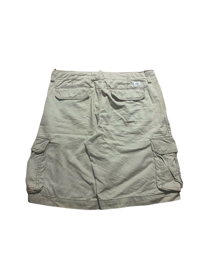 AEROPOSTALE CARGO JORTS (Category: Shorts) located in San Mateo. Submitted by miguel08k (Listing ID 1467711970, Image 2). Description: AEROPOSTALE CARGO JORTS W: 38 L: 24 T: 15 H: 13 issue: stains .