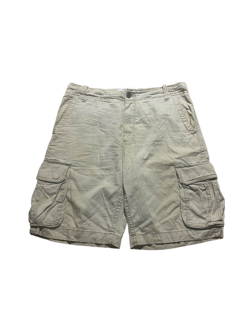 AEROPOSTALE CARGO JORTS (Category: Shorts) located in San Mateo. Submitted by miguel08k (Listing ID 1467711970, Image 1). Description: AEROPOSTALE CARGO JORTS W: 38 L: 24 T: 15 H: 13 issue: stains .
