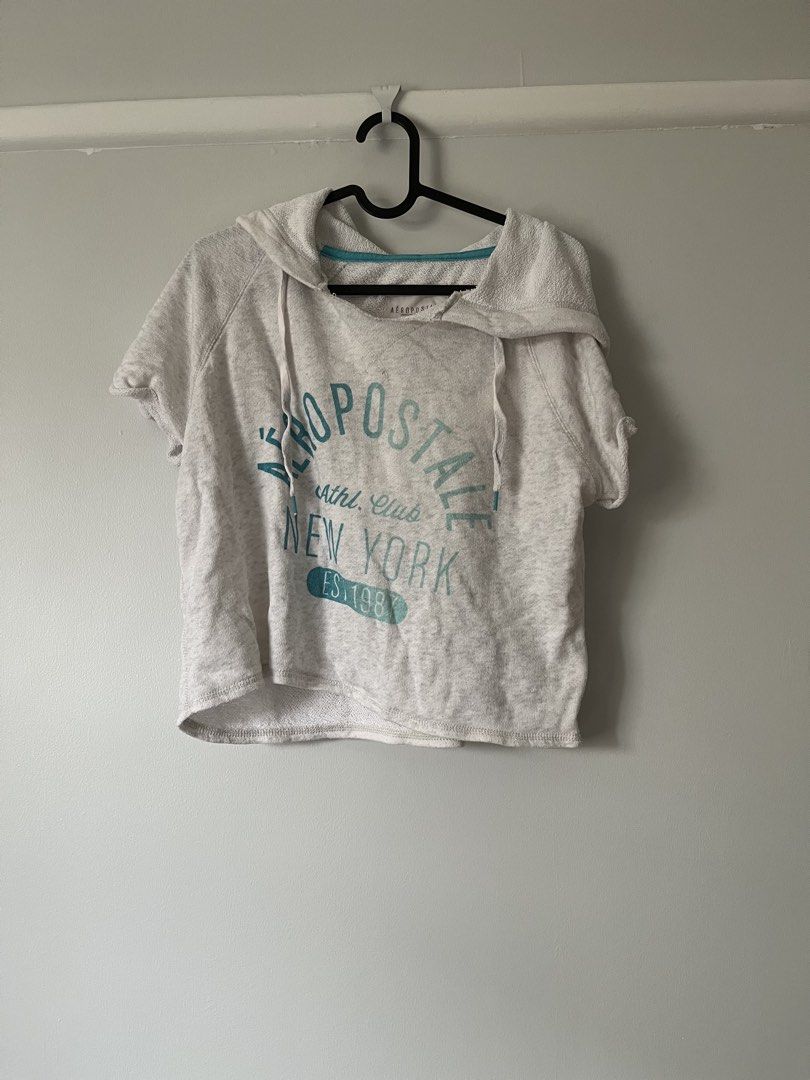 Aeropostale hooded top (Category: Others Tops) located in Paranaque City. Submitted by colsness (Listing ID 1467696144, Image 1). Description: Used once Orig brand Fits XS - S body built Meetup sm north/paranaque Delivery via jnt.