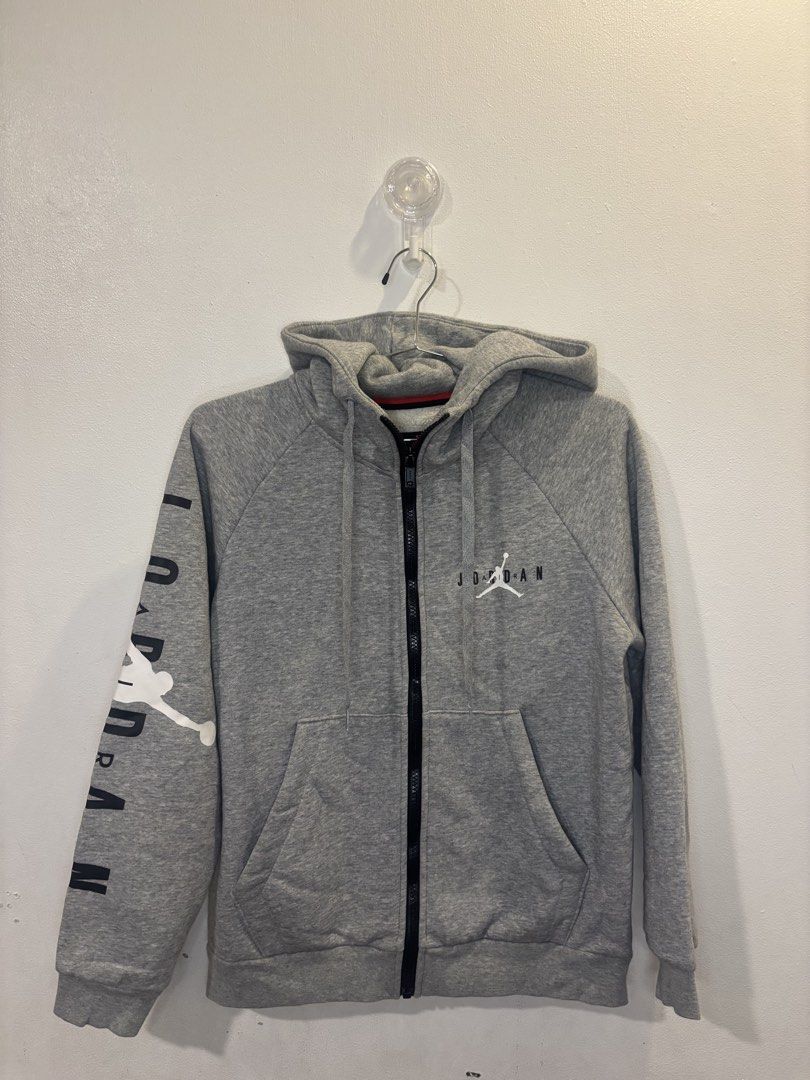 Air jordan script biglogo hoodie jacket (Category: Coats, Jackets and Outerwear) located in Makati City. Submitted by sweetfitforyouph1200 (Listing ID 1467777371, Image 1). Description: Air jordan hoodie Side script Biglogo Size small Like new.