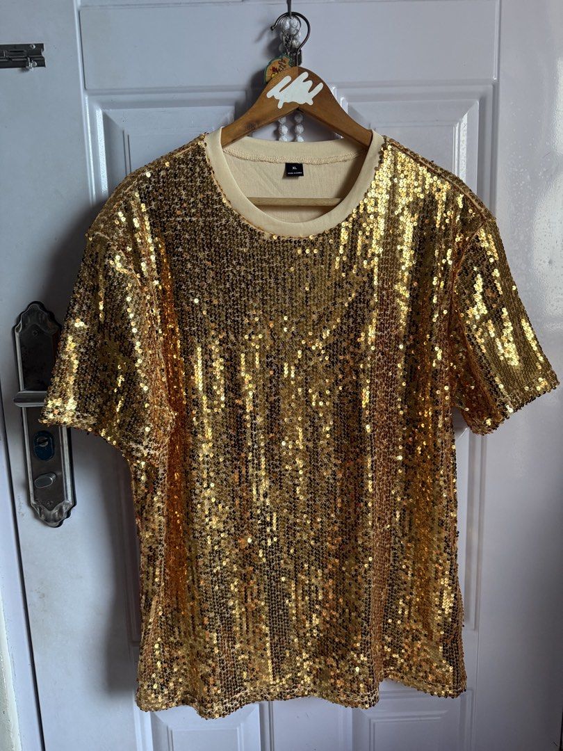 AKNOTIC Gold Sequins Shirt (Category: Tshirts & Polo Shirts ) located in Las Pinas. Submitted by sellerkjb (Listing ID 1467693270, Image 1). Description: BRAND NEW XL 24 x 28.5 inches LAS PINAS.