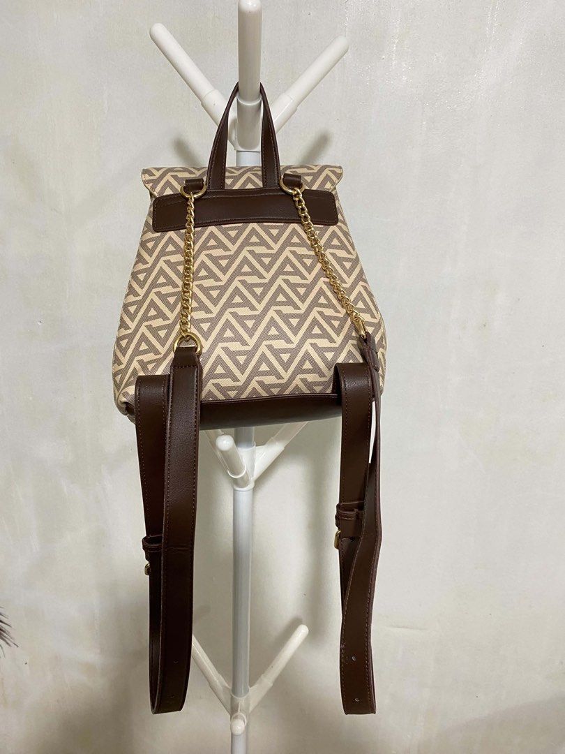 ALDO Miniella Backpack (Category: Backpacks) located in La Paz. Submitted by itsmejc_0714 (Listing ID 1467702195, Image 3). Description: An all-over geometric ALDO monogram print in beige/tan, a drawstring main compartment under a top flap, and comes with a signature detachable matching coin purse / pouch..