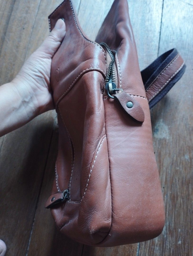 Alfa Est. 1987 Leather Sling Bag Brown (Category: Sling Bags) located in Baguio. Submitted by katgon2016 (Listing ID 1467680375, Image 2). Description: - Brand: Alfa Est. 1987 - Material: Genuine brown leather with fabric strap and vintage-finish hardware - Storage: Main zippered compartment and convenient front zippered pocket - Interior: Includes an extra zippered pocket and official Alfa leather patch tag - Comfort: Adjustable fabric strap wit