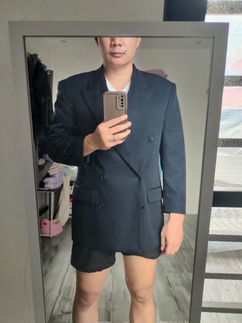 Alfani Double Breasted Wool Navy Blazer - Large (Category: Coats, Jackets and Outerwear) located in Dasmarinas. Submitted by acesteve (Listing ID 1467759980, Image 3). Description: Size in inches: 21.5 width 30 length No issues or alterations Loc: Dasma Cavite MOP: Gcash.
