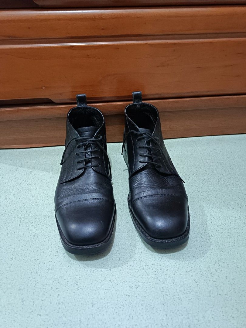 Alfredo Bannister Tokyo Chukka Boot (Category: Boots) located in Santa Cruz. Submitted by friendlyfire1 (Listing ID 1467729946, Image 2). Description: Best fit for size US9-9.5.
