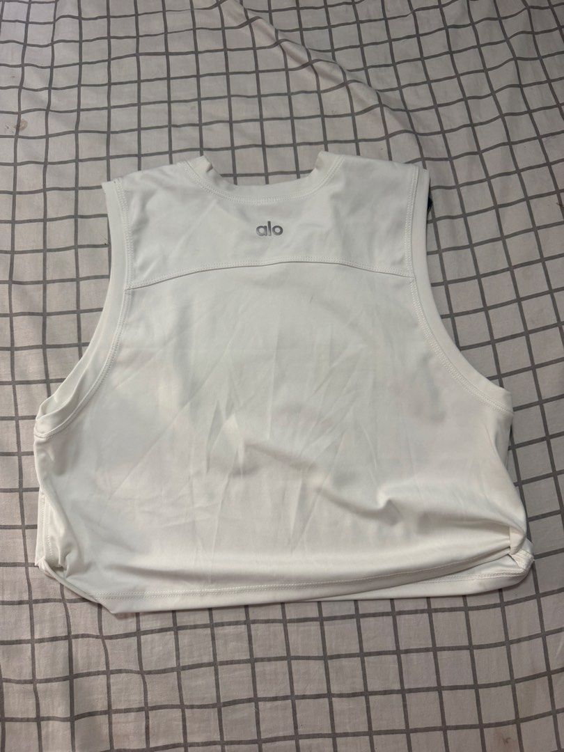 Alo cropped muscle tank top (Category: Activewear) located in Quezon City. Submitted by pinkystrends.co (Listing ID 1467673203, Image 2). Description: .