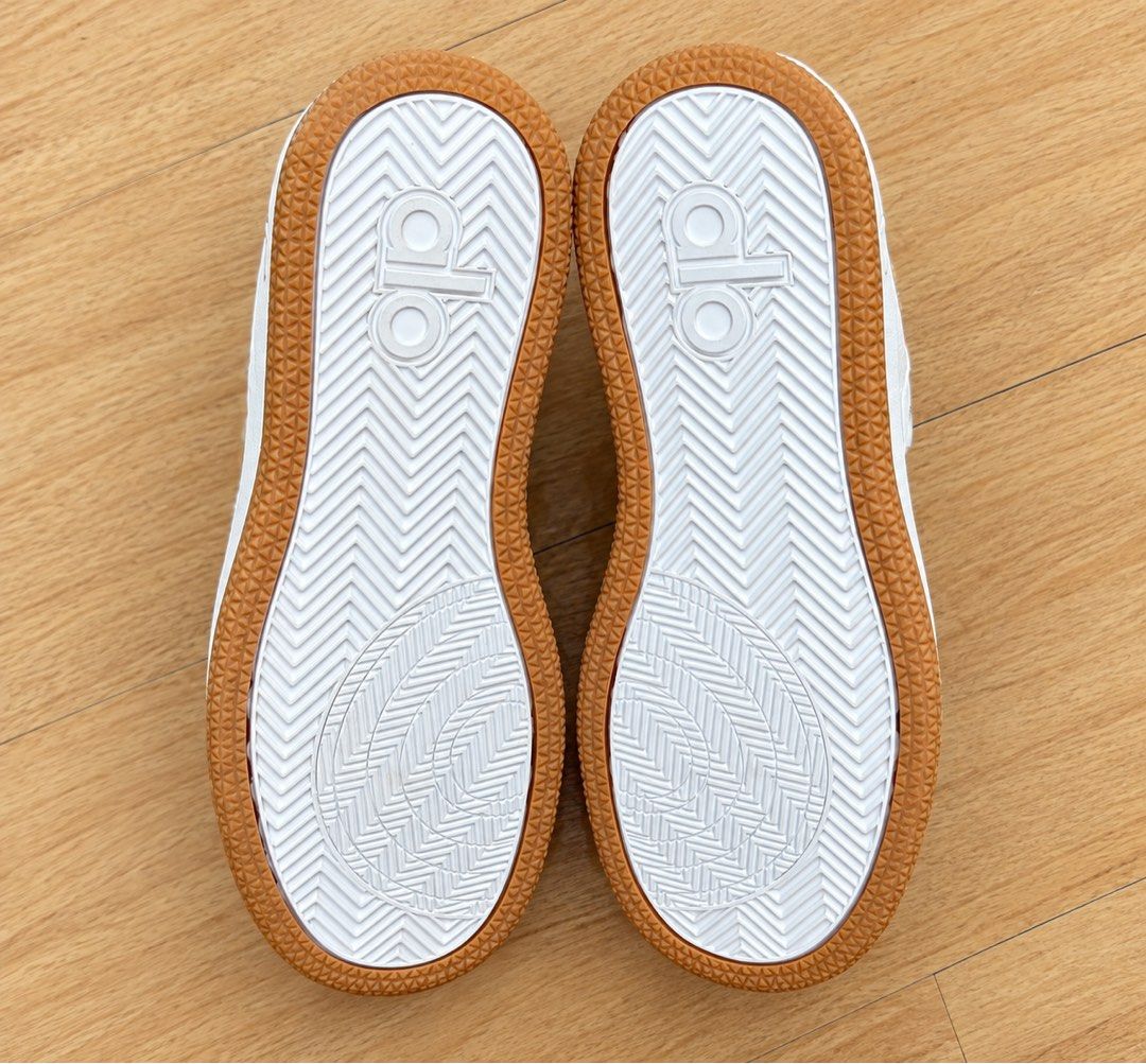 ALO Yoga Recovery Mode Sneaker (Category: Sneakers) located in Manila. Submitted by manifestd. (Listing ID 1467706429, Image 3). Description: ALO Yoga Recovery Mode Sneaker ✔️US7.5 unisex, retails at P15k ✔️Natural White / Gum colorway. ✔️Textured white leather and a classic gum rubber outsole. ✔️ULTRA-CUSHIONED for supreme comfort and ankle support ✔️ NO-SLIP INTERIOR- secure inner grip ✔️ FIRM EXTERIOR OUTSOLE-Supports balance and stability ✔️ 