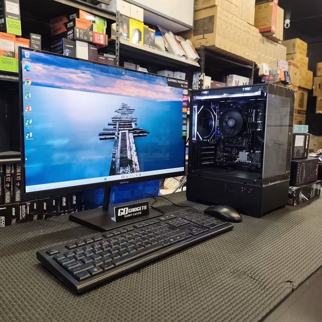 AMD RYZEN 5 3400G PC SET (Category: Desktops) located in Caloocan City. Submitted by kentsalvador31 (Listing ID 1467698646, Image 2). Description: 🔥 ANOTHER PC SET RELEASED & READY TO GO! 🔥 Congratulations and thank you to our valued customer for choosing Go Gadgets - Kawit Cavite! 🥳💻 Here is your brand-new desktop package built for work, gaming, and daily productivity! AMD RYZEN 5 3400G | RADEON VEGA 11 | KEYTECH ROBIN VIEW | 16GB RAM | 256G