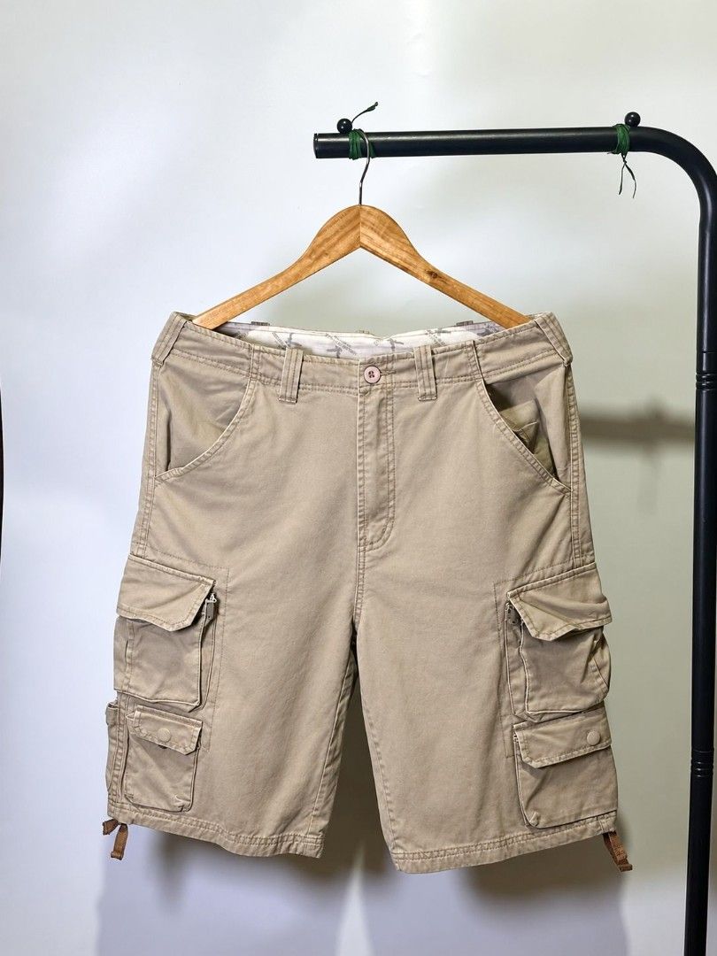 AMERICAN EAGLE 8 POCKET CARGO SHORT (Category: Shorts) located in Davao. Submitted by nmd.archives (Listing ID 1467613889, Image 1). Description: Size: 32 Length: 22.5 Color rate and condition: 9.5/10 No issue.