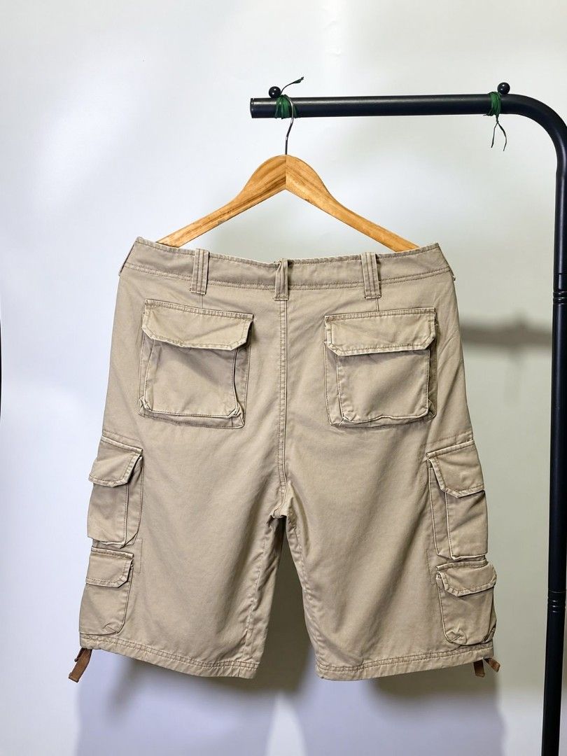 AMERICAN EAGLE 8 POCKET CARGO SHORT (Category: Shorts) located in Davao. Submitted by nmd.archives (Listing ID 1467613889, Image 2). Description: Size: 32 Length: 22.5 Color rate and condition: 9.5/10 No issue.