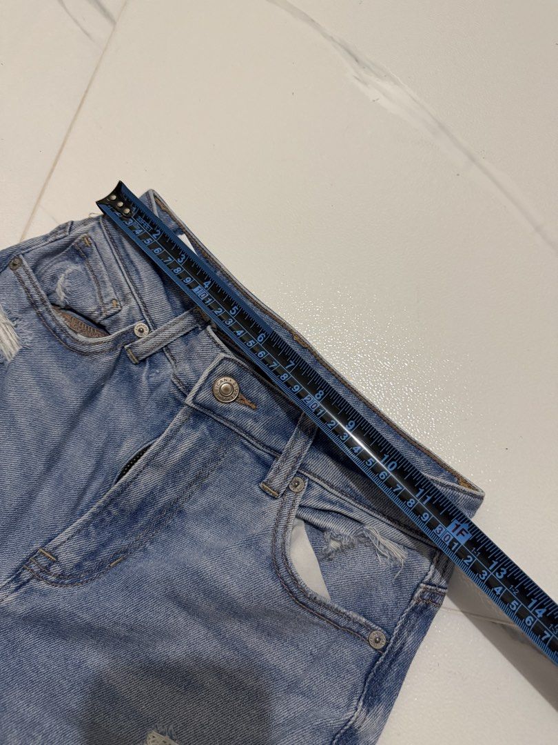 American Eagle Mom Jeans (Category: Jeans) located in Las Pinas. Submitted by gmonteros (Listing ID 1467684942, Image 3). Description: Waist 24-25.