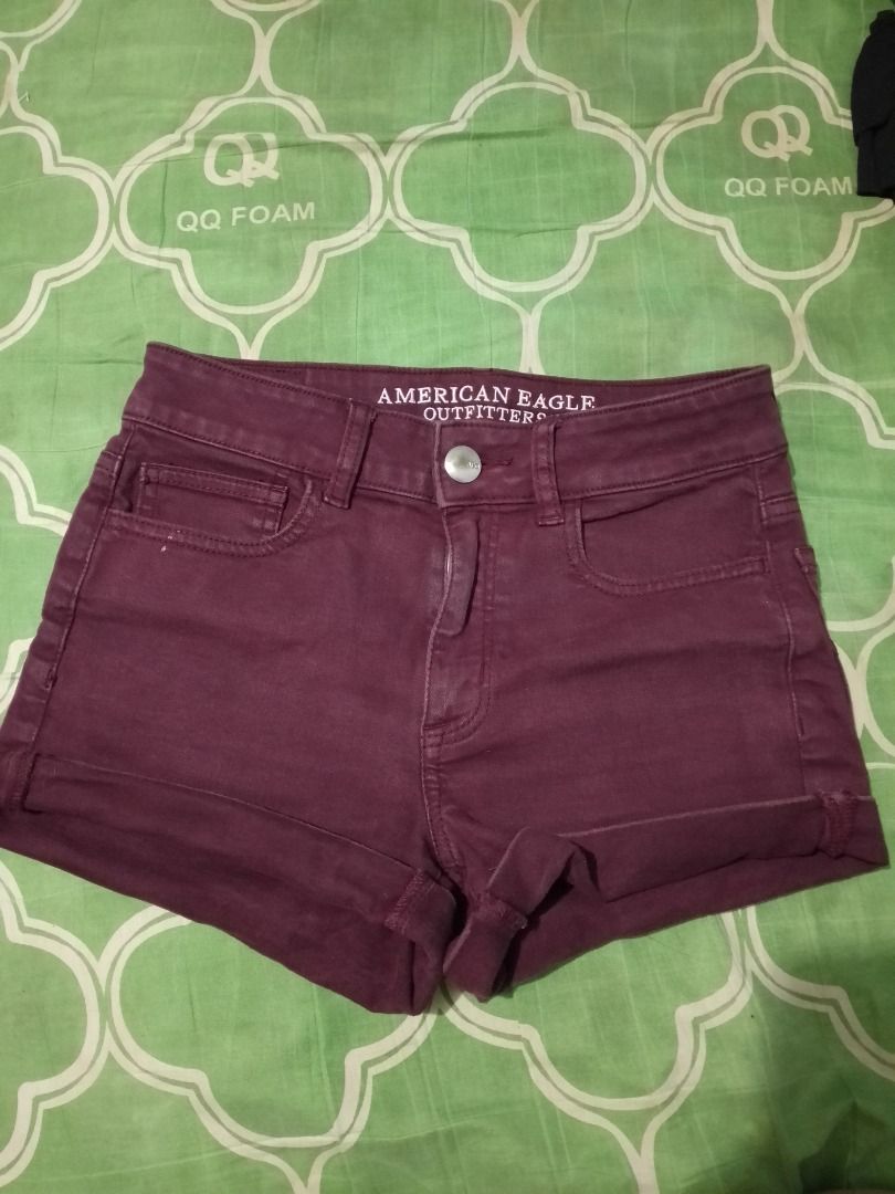 American Eagle Shorts (Category: Shorts) located in Quezon City. Submitted by vanilyuh916 (Listing ID 1467772270, Image 1). Description: Size 25-26.