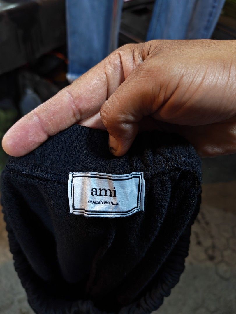 Ami Paris Black Drawstring Sweatpants with Heart Logo (Category: Joggers) located in Davao. Submitted by thrift2you (Listing ID 1467686053, Image 3). Description: Ami Jogger Pants (Off/Legit) Waist : 28 to 34 Best Fit Length : 40 inches As New Condition 🔥 Fresh from Bale Need wash only No Issue ✖️ Pm Me 📩 📍Davao City.