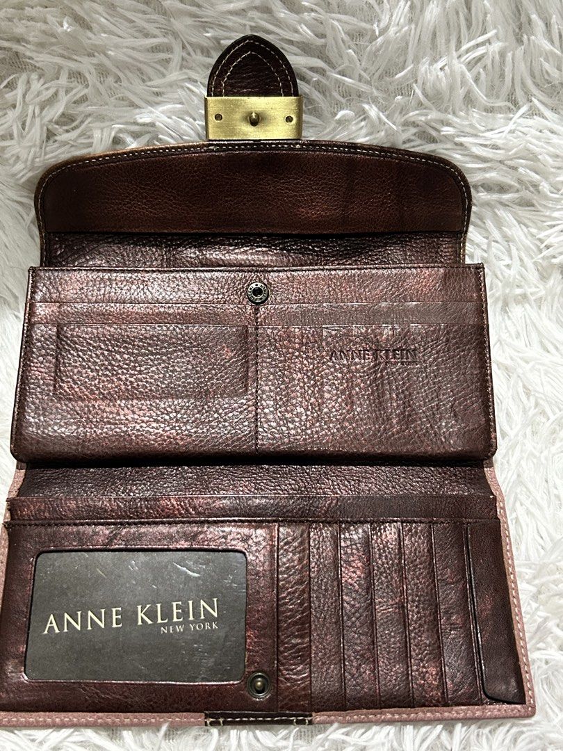 Anne klein Vintage long Wallet (Category: Wallets & Card holders) located in Pasig City. Submitted by minminreyn (Listing ID 1467741014, Image 2). Description: Anne klein vintage long wallet Preloved Condition Sign of used natural sa preloved hindi po tayo brandnew kaya manage your expectations What you see is what you get Cavite Jnt or lalamove Gcashpayment.