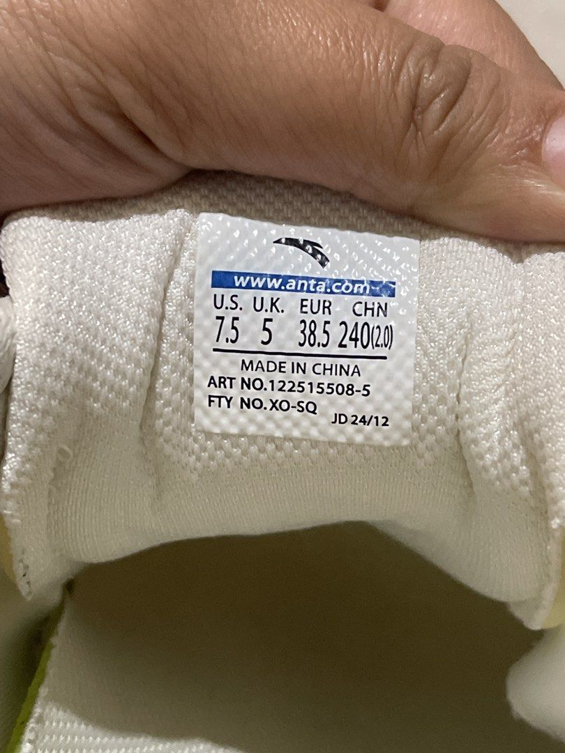 Anta PG7 Size 7.5 (Category: Sneakers) located in Mandaluyong City. Submitted by smntazia (Listing ID 1467757836, Image 2). Description: - Color: White with purple and orange accents - Size: 7.5.