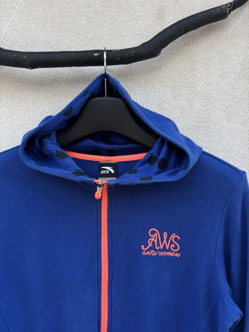 Anta Zip Up Hoodie (Category: Coats, Jackets and Outerwear) located in Baybay. Submitted by thrift.ed2023 (Listing ID 1467648109, Image 2). Description: Anta Zip Up Hoodie Large 19x21 No Issue Need Wash Good as New .