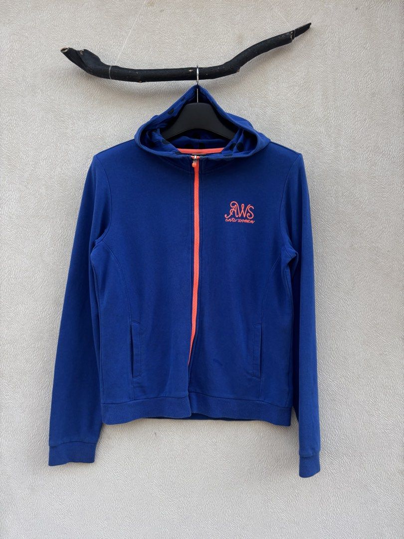 Anta Zip Up Hoodie (Category: Coats, Jackets and Outerwear) located in Baybay. Submitted by thrift.ed2023 (Listing ID 1467648109, Image 1). Description: Anta Zip Up Hoodie Large 19x21 No Issue Need Wash Good as New .
