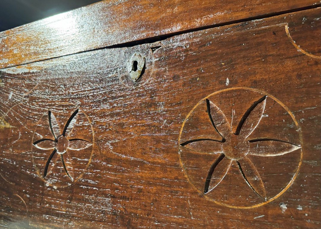Antique Solid Narra Ilocos Baul Wood Chest (Category: Vintage Collectibles) located in Manila. Submitted by sinaunang_gamit (Listing ID 1467838880, Image 3). Description: Antique Solid Narra Ilocos Baul Wood Chest Length: 30.5 inches Height: 19 inches Width: 15 inches ₱8500.