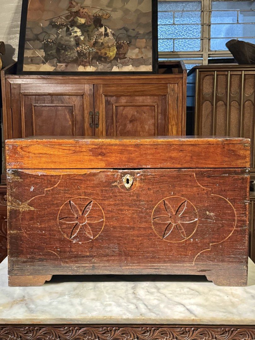 Antique Solid Narra Ilocos Baul Wood Chest (Category: Vintage Collectibles) located in Manila. Submitted by sinaunang_gamit (Listing ID 1467838880, Image 2). Description: Antique Solid Narra Ilocos Baul Wood Chest Length: 30.5 inches Height: 19 inches Width: 15 inches ₱8500.