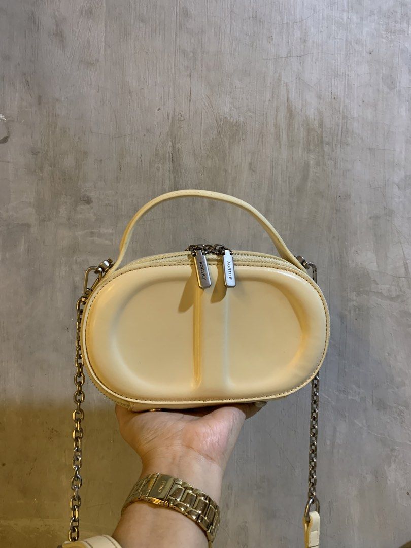 aortile box type (Category: Cross-body Bags) located in General Santos City (Dadiangas). Submitted by sarathrift (Listing ID 1467636578, Image 1). Description: mini size can fit cellphone no flaw.