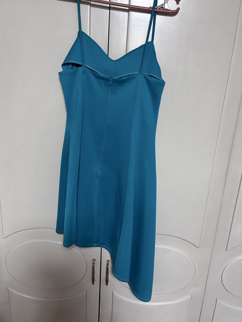 Apartment Eight dress (Category: Evening dresses & gowns) located in Quezon City. Submitted by lunamond (Listing ID 1467687606, Image 2). Description: New ! Dress for wedding or any event . Color vibrant and fitting is excellent.