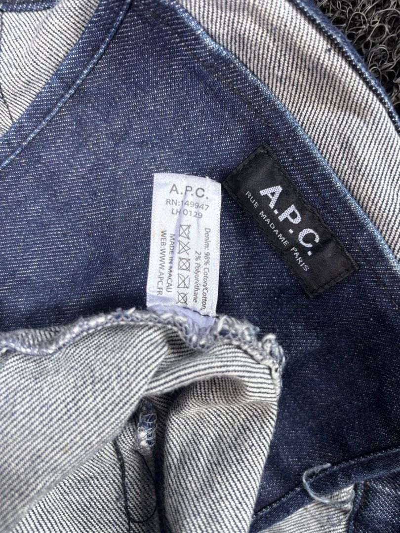 A.P.C (Category: Tote Bags) located in General Santos City (Dadiangas). Submitted by arnoldcesa98026 (Listing ID 1467732999, Image 3). Description: .