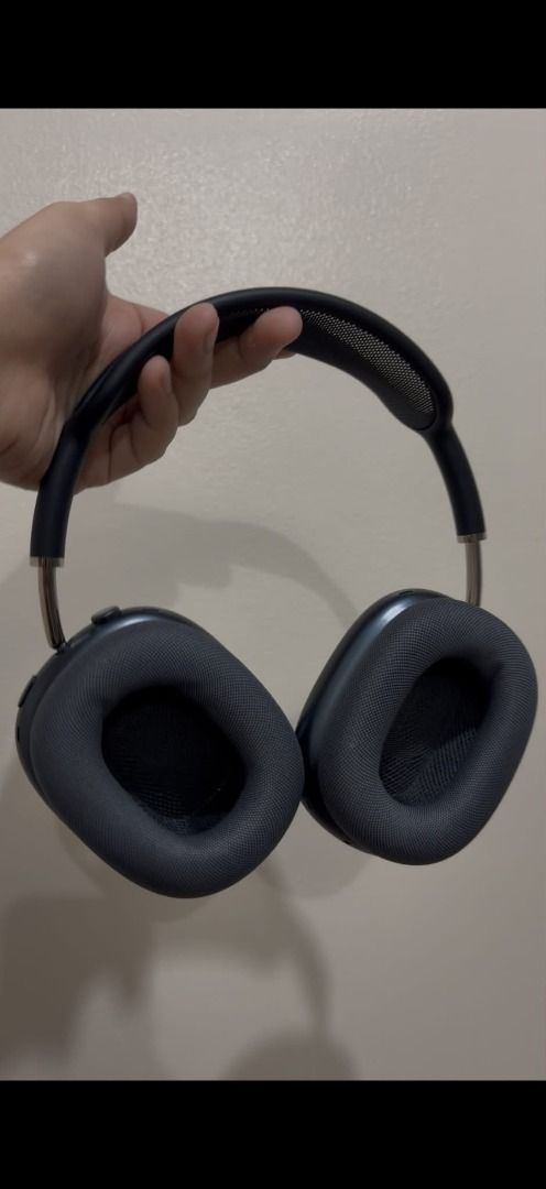 Apple AirPods Max 2 – Midnight (2026 model, H2 chip) (Category: Headphones & Headsets) located in Manila. Submitted by cristina1826 (Listing ID 1467659096, Image 2). Description: - Model: Apple AirPods Max (2026 model, H2 chip) - Color: Midnight - Condition: Clean, zero scuffs or scratches on the metal casing - Design: Breathable mesh canopy headband, smooth telescopic arms, and rotating ear cups with Digital Crown - Audio: Premium sound quality 