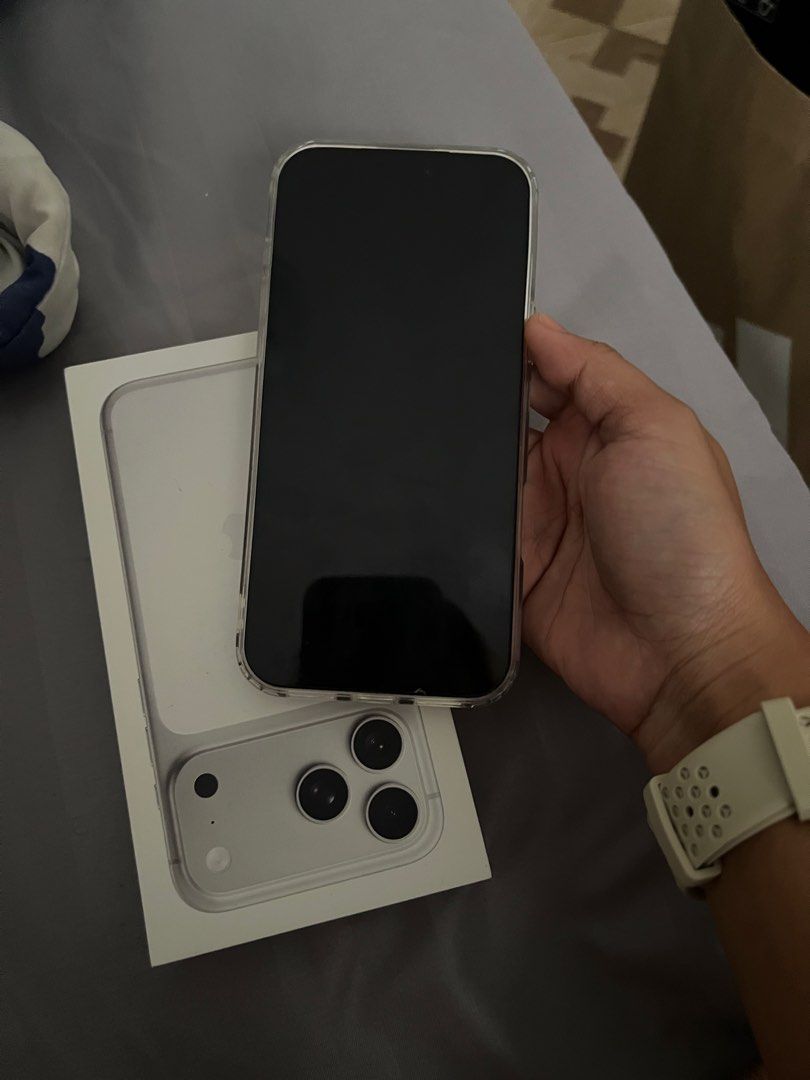 Apple iPhone 17 pro max 256gb (Category: iPhone 17 Series) located in Marikina City. Submitted by jackydgmn (Listing ID 1467615331, Image 2). Description: - Model: Apple iPhone 17 Pro Max ( Silver) - Condition: Flawless, zero scratches, zero dents - Battery Health: 100% with only 11 cycle counts - Status: Factory unlocked - Protection: Case and screen protector used since day one - Inclusions: Original box included, paper bag and tempered Parang 