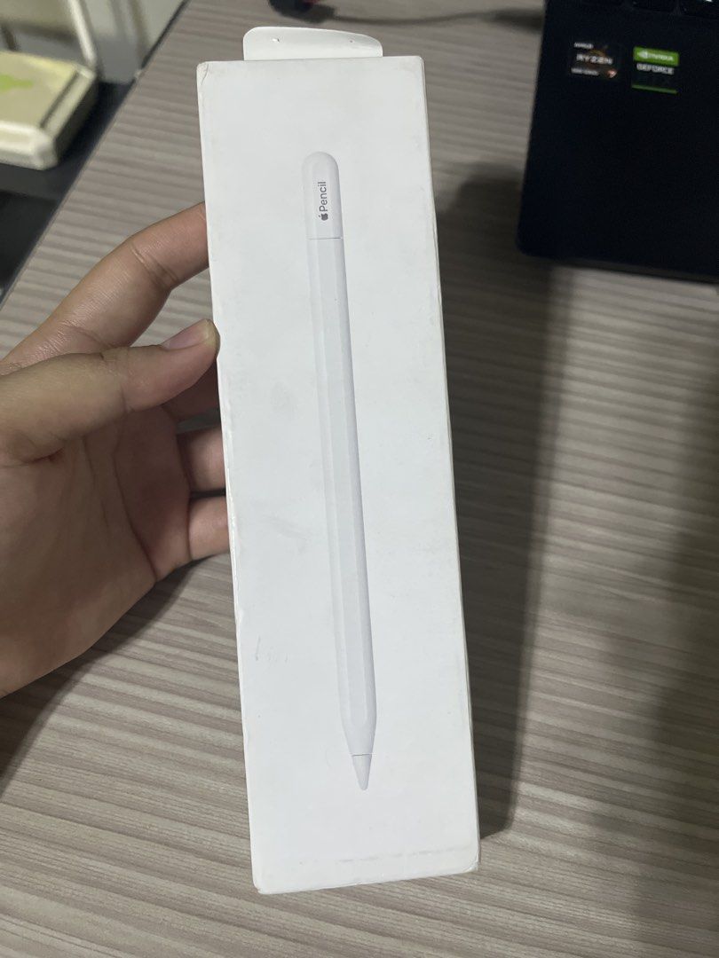 Apple Pencil USB-C (Category: Other Mobile & Gadget Accessories) located in Manila. Submitted by alldayinpink_ (Listing ID 1467616312, Image 3). Description: Original apple pencil usb-c With box Rfs: hindi na ginagamit kasi di compatible with my ipad.