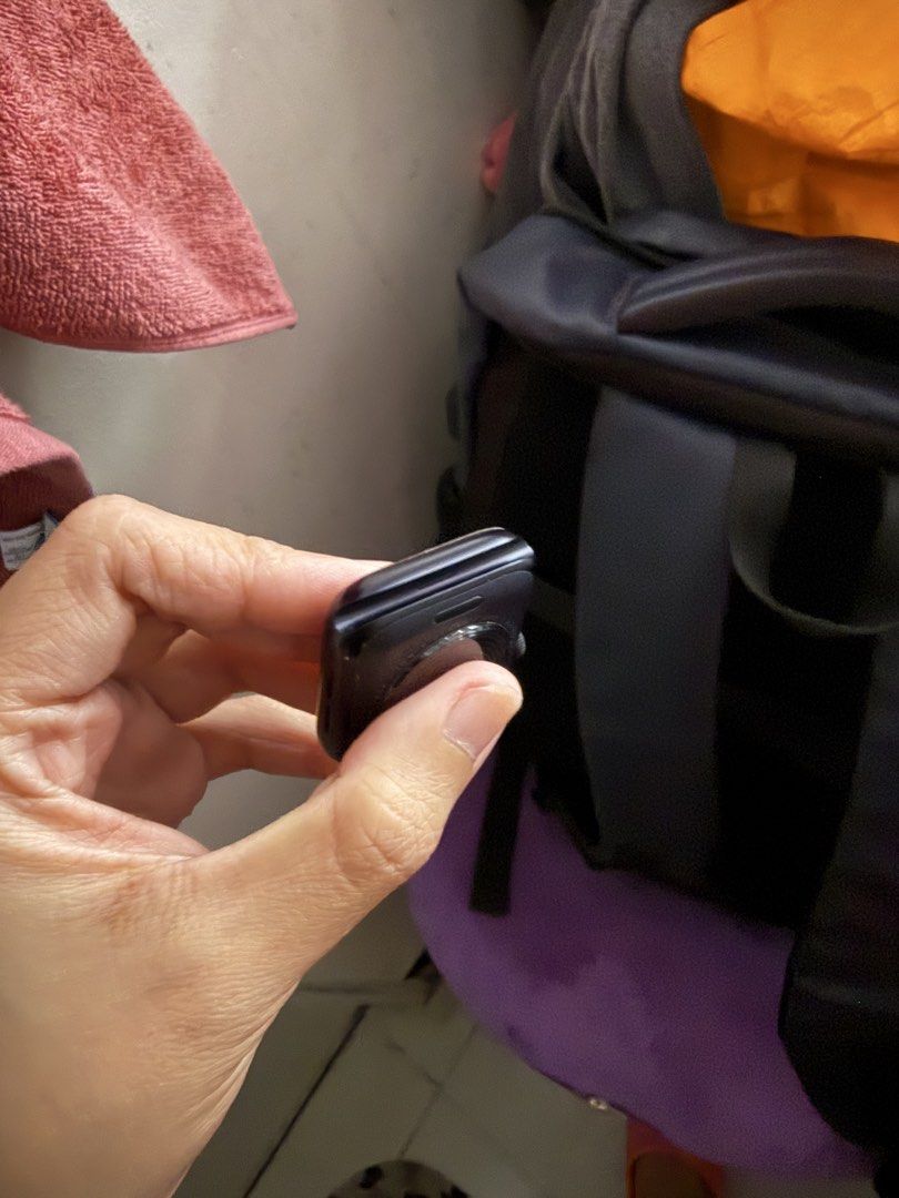 Apple Watch SE 2 40mm (Category: Wearables & Smart Watches) located in Quezon City. Submitted by xsgldsx (Listing ID 1467641933, Image 3). Description: Apple Watch SE 2 40mm 32gb capacity With visible paint chips around the frame and scratches on the screen ISSUE: Upper portion of the screen isn’t responsive to touch, other portion of the screen is functional Battery health: 91% Inclusions: Watch itself, charger, replacement strap. No box Meetups