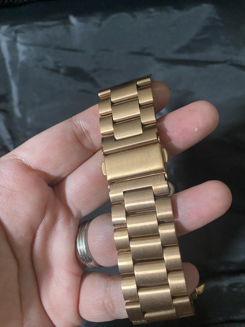 Apple Watch Strap (Category: Other Accessories) located in Antipolo. Submitted by prelovedByYsabelle (Listing ID 1467689458, Image 1). Description: Series 3, 42mm. .