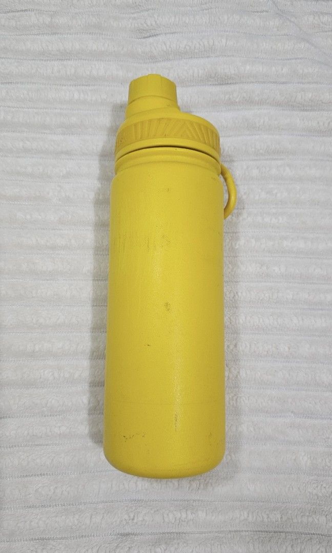 AQUAFLASK 18OZ Yellow (Category: Water Bottles & Tumblers) located in Manila. Submitted by lmc_bubu (Listing ID 1467740292, Image 2). Description: Honest RFS with Scratches MEETUP MOA, ROBMANILA, SM LIPA, ROSARIO BATANGAS, LIPA CITY.