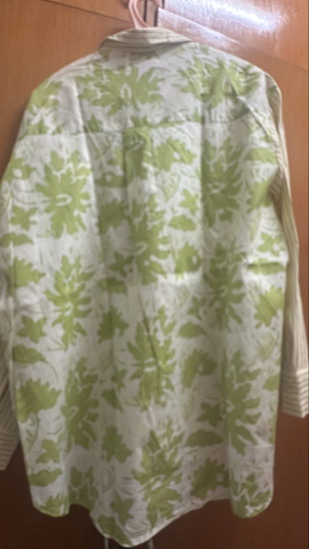 Arared (Category: Blouses) located in Kuala Lumpur. Submitted by maminad (Listing ID 1467762638, Image 3). Description: Buttons closure at the front and cuff 100% cotton Intended to be worn loose Lightweight Ready stocks Colour may slightly different from photos due to different monitor settings 10/10 wear 2hours only.
