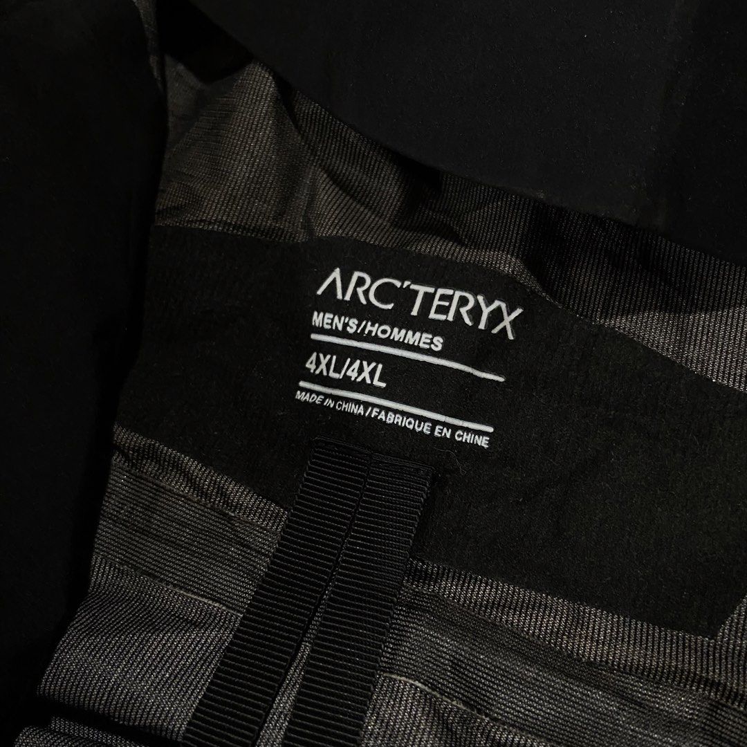 Arcteryx Goretex Windbreaker Jacket (Category: Activewear) located in Dasmarinas. Submitted by thrift2gems (Listing ID 1467603044, Image 3). Description: Arcteryx Goretex Windbreaker Jacket✨ -WIDTH: 26 -LENGTH: 29.5 x 31.5 -COLOR RATE: 9.5/10 -CONDITION: 9.5.10 -ISSUE: NONE.
