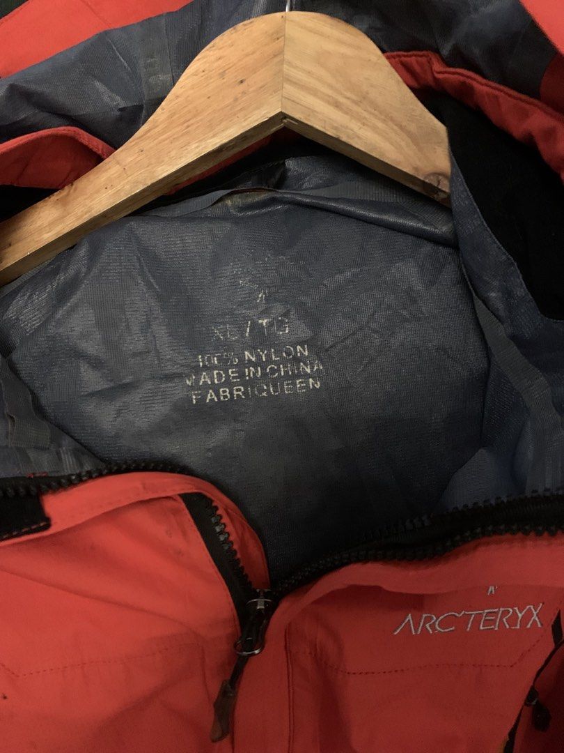 Arcteryx Technical Shell Jacket (Category: Coats, Jackets and Outerwear) located in Cagayan de Oro. Submitted by sumshineservices (Listing ID 1467626896, Image 3). Description: Arcteryx Technical Shell Jacket Large Used Condition Wearable Issue some cracks all zip working .