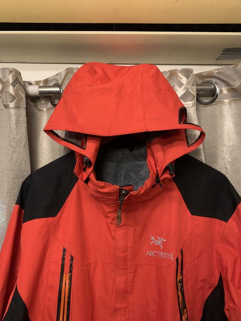 Arcteryx Technical Shell Jacket (Category: Coats, Jackets and Outerwear) located in Cagayan de Oro. Submitted by sumshineservices (Listing ID 1467626896, Image 2). Description: Arcteryx Technical Shell Jacket Large Used Condition Wearable Issue some cracks all zip working .