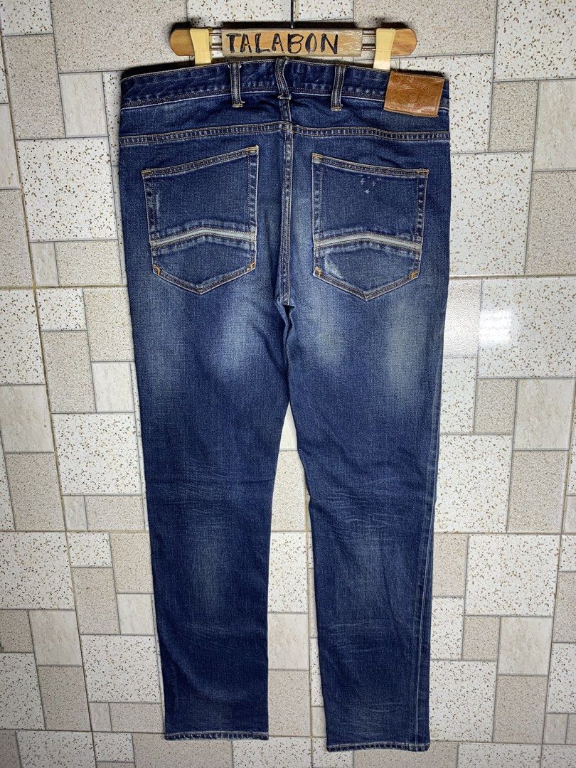 ARMANI JEANS Button Fly (Category: Jeans) located in Bacolod City. Submitted by ocean_us (Listing ID 1467753186, Image 1). Description: ARMANI JEANS Button Fly ____________________________ Leather Patch Details: ▪️Size 34 ▪️Dimes 34 x 42 ▪️Hem 7 ▪️Factory Distress ▪️Issue: missing logo emblem ▪️FREE SHIPPING FEE Pm, Thanks ✅We ship Nationwide via Jnt Express ✅We do video call for assurance 📍Bacolod City Negros Occidental.