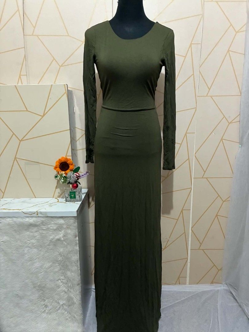 Army Green Long Sleeve Backless Maxi Dress | Medium & Large (Category: Dresses) located in Manila. Submitted by jollyann_b1990 (Listing ID 1467640595, Image 3). Description: 💚 FRONT CLASSY, BACK SEXY! 💚 Yung dress na pag harap — elegant & decent, pag talikod — WOW! Pang Instagram talaga! *Details:* - Color: Army Green / Olive Green *Why mabenta to:* ✨ 2-in-1 look: pang family dinner sa harap, pang party / date sa likod ✨ Sexy pero hindi bastos 