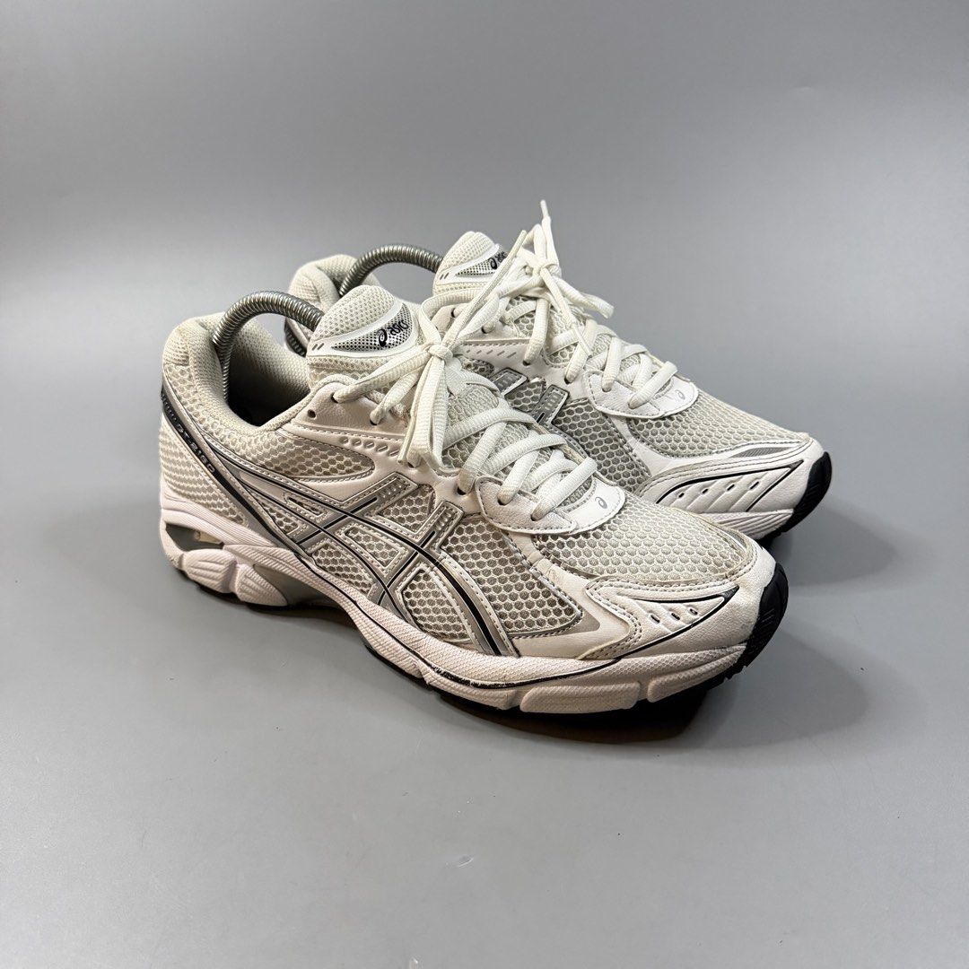 Asics - GT-2160 Cream White Silver (Category: Sneakers) located in Paranaque City. Submitted by millennial_goodz (Listing ID 1467720186, Image 1). Description: WTS Asics - GT-2160 Cream White Silver Size 8.5US Excellent condition, pair only Authentic 100% P2,999 only DM.