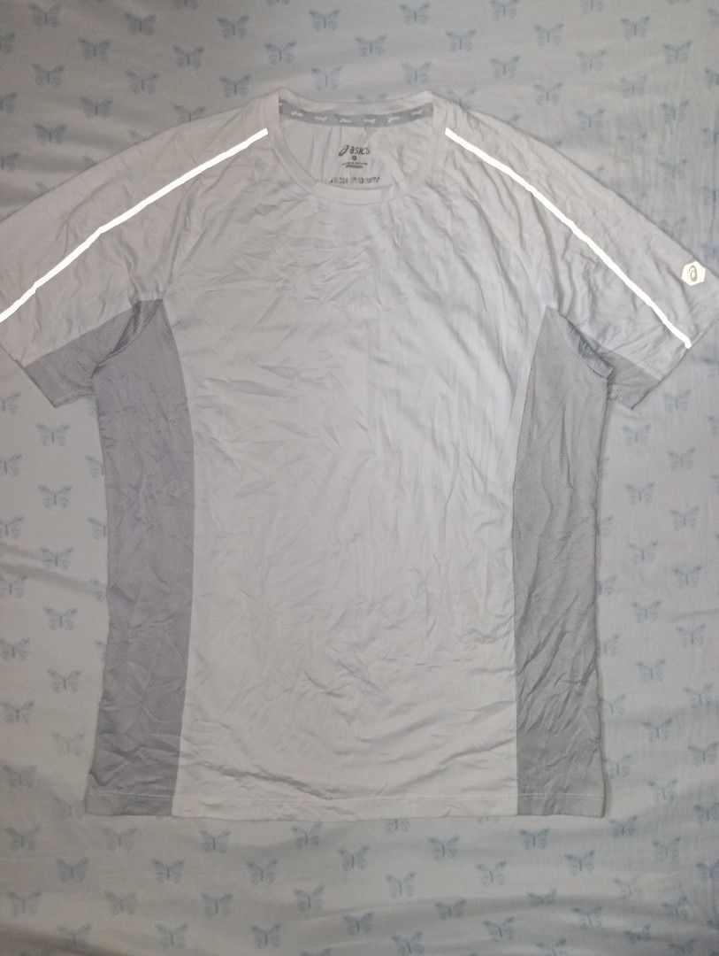 Asics MotionDry Athletic Training T-Shirt Size M (Category: Activewear) located in Manila. Submitted by brugodoy (Listing ID 1467797436, Image 1). Description: - Brand: Asics - Size: Medium (M) - Color: White with grey mesh side panels - Features: Short sleeves, crew neck, reflective piping on shoulders for visibility - Origin: Made in Vietnam - Condition: Excellent, ready to wear.