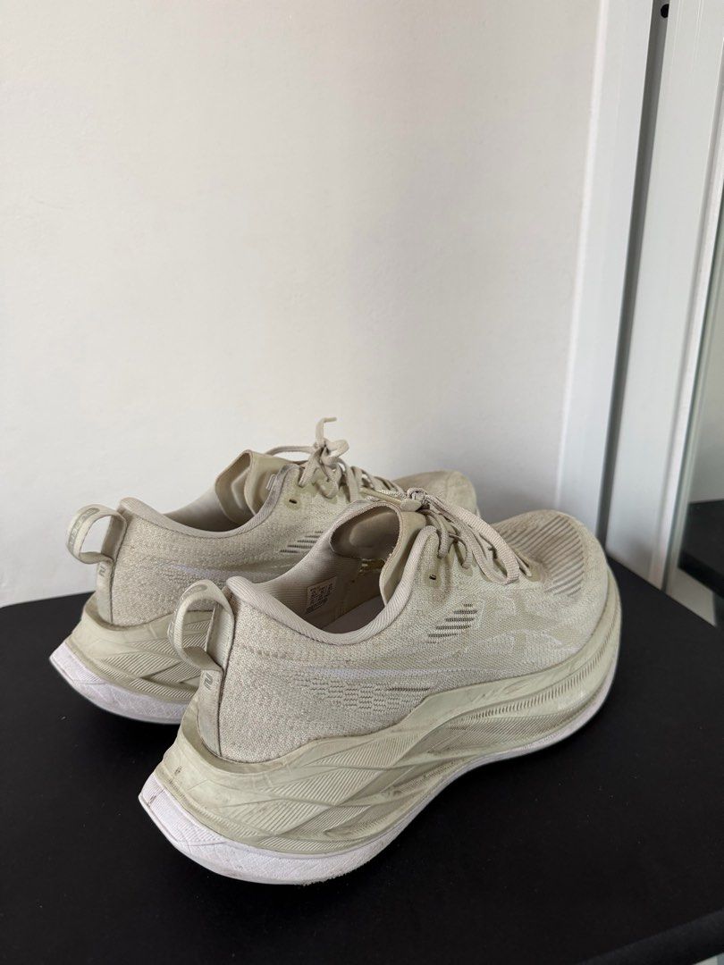 Asics Superblast 2 (Category: Casual Shoes) located in Muntinlupa City. Submitted by itsyaboiii (Listing ID 1467659855, Image 1). Description: Asics Superblast 2 Size 8.5m Barely used (needs clean only) Bought price: ₱13k Selling price: ₱4,590 rfs: decluttering stuff.