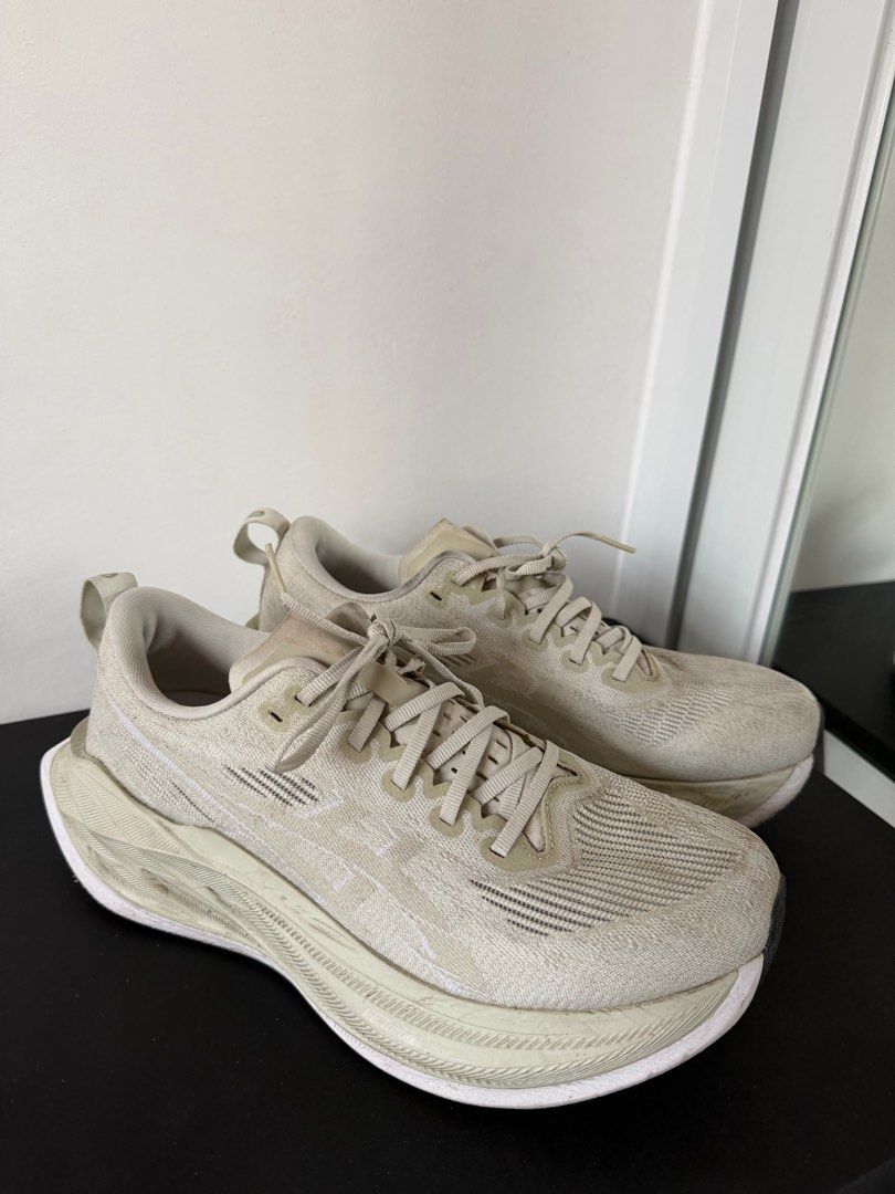 Asics Superblast 2 (Category: Casual Shoes) located in Muntinlupa City. Submitted by itsyaboiii (Listing ID 1467659855, Image 2). Description: Asics Superblast 2 Size 8.5m Barely used (needs clean only) Bought price: ₱13k Selling price: ₱4,590 rfs: decluttering stuff.