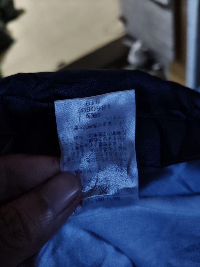 Asics windbreaker (Category: Coats, Jackets and Outerwear) located in Malolos. Submitted by rthrift2026 (Listing ID 1467836423, Image 3). Description: Need wash.