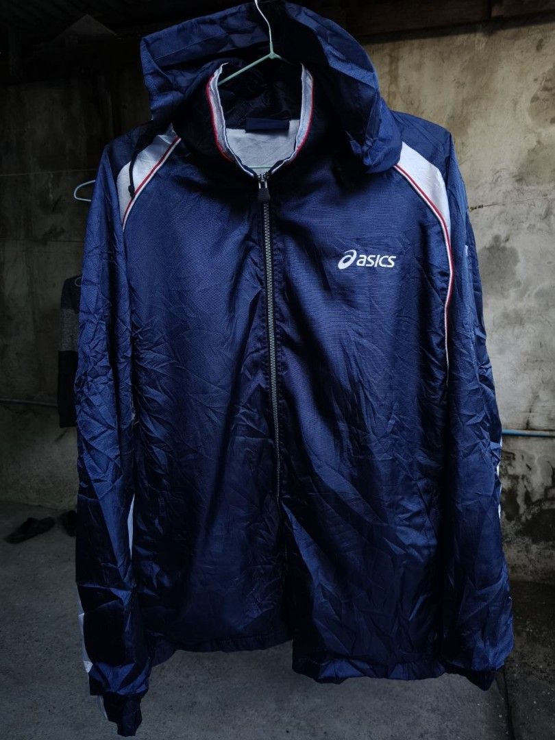 Asics windbreaker (Category: Coats, Jackets and Outerwear) located in Malolos. Submitted by rthrift2026 (Listing ID 1467836423, Image 1). Description: Need wash.