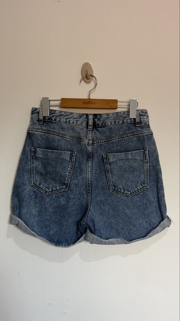ASOS DESIGN Denim Mom Shorts (Category: Shorts) located in Cordova. Submitted by thedecluterrer (Listing ID 1467614433, Image 3). Description: Waist 28-29.