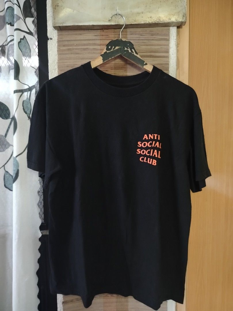 ASSC TEE (Category: Formal Shirts) located in Ligao. Submitted by milo_finds303 (Listing ID 1467658326, Image 1). Description: ASSC TEE •Dimes: 22X28 •Colorate: 9.1/10 •Good Condition •Issue: Minimal Crack Print Front and Back 400 shipped🚚📦 JNT COURIER AND CAN SHIP NATIONWIDE🌐📦.