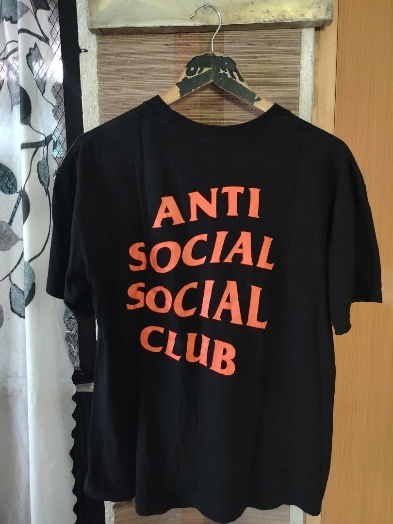 ASSC TEE (Category: Formal Shirts) located in Ligao. Submitted by milo_finds303 (Listing ID 1467658326, Image 2). Description: ASSC TEE •Dimes: 22X28 •Colorate: 9.1/10 •Good Condition •Issue: Minimal Crack Print Front and Back 400 shipped🚚📦 JNT COURIER AND CAN SHIP NATIONWIDE🌐📦.