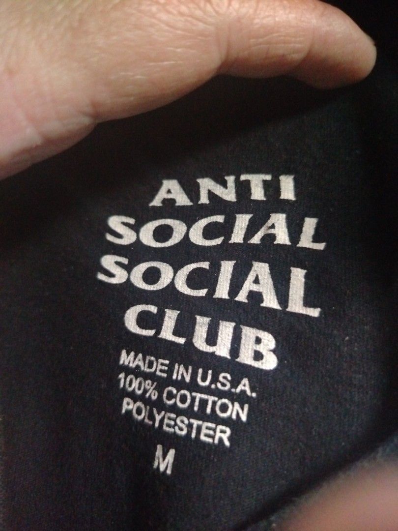 ASSC X UNDEFEATED (Category: Formal Shirts) located in Ligao. Submitted by milo_finds303 (Listing ID 1467661761, Image 3). Description: ASSC X UNDEFEATED •Dimes: 22X28 •Colorate: 9/10 •Good Condition •Issue: CRACK PRINT 350 shipped🚚📦 JNT COURIER AND CAN SHIP NATIONWIDE🌐📦.